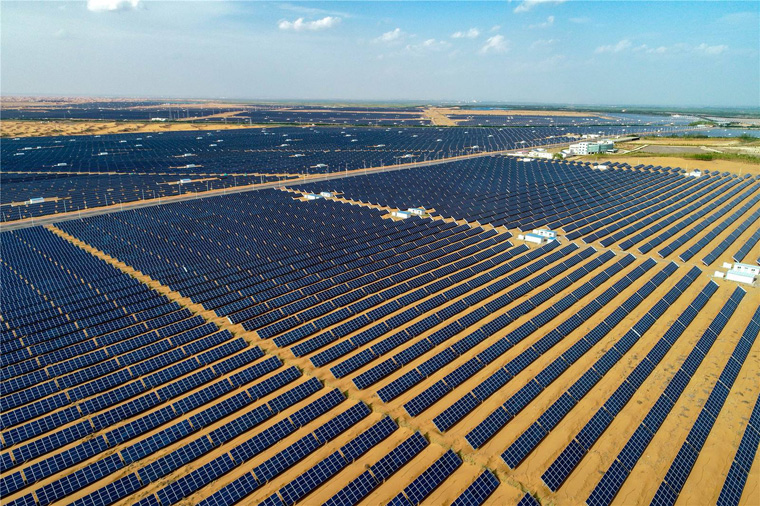 沙漠光伏產(chǎn)業(yè)園特點，沙漠地區(qū)建光伏產(chǎn)業(yè)園的有利自然條件