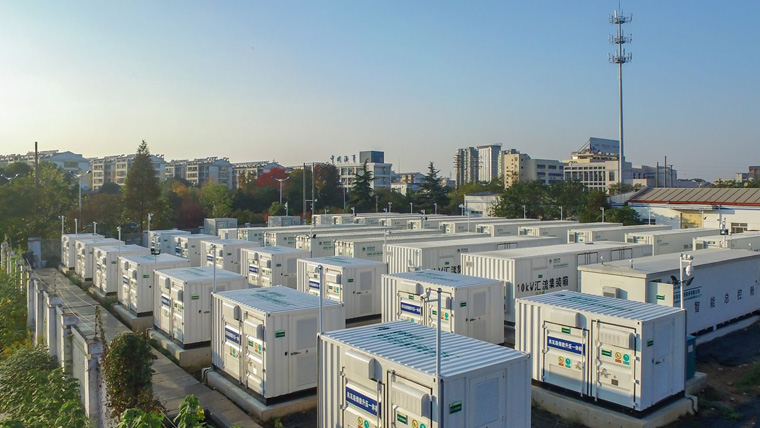 光伏儲能電站的電能存多久，10kw光伏電站配多大儲能