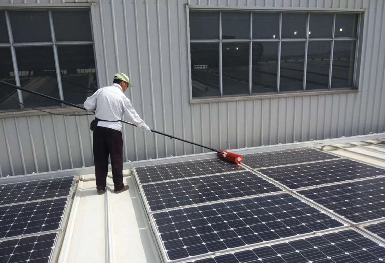 光伏發(fā)電怎么清洗，光伏板清潔要斷電嗎