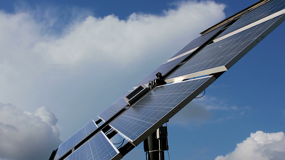 光伏逆變器電壓過(guò)高報(bào)警如何解決